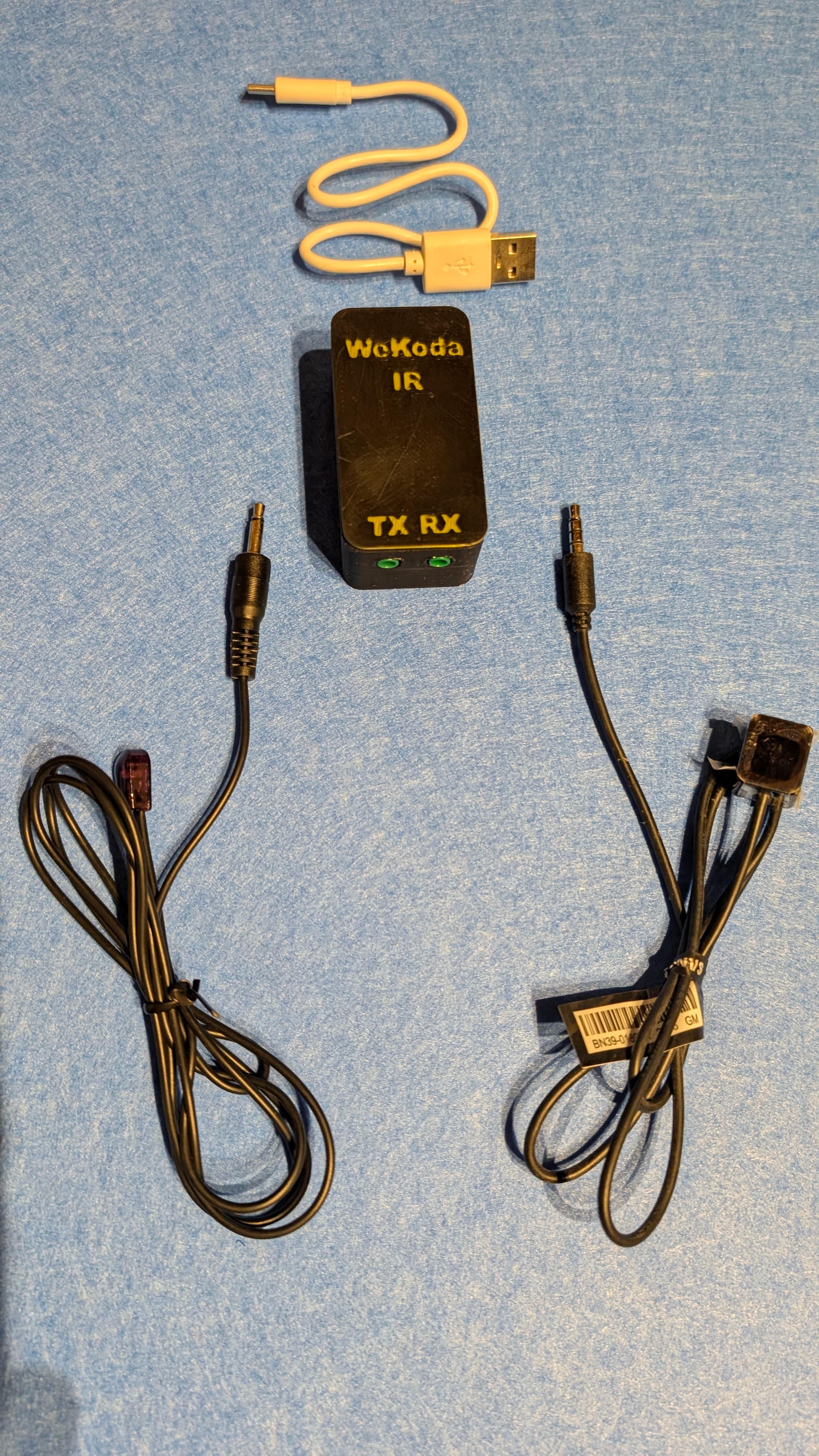 Kit WeKoda IR con hub, cable USB, emisor y receptor